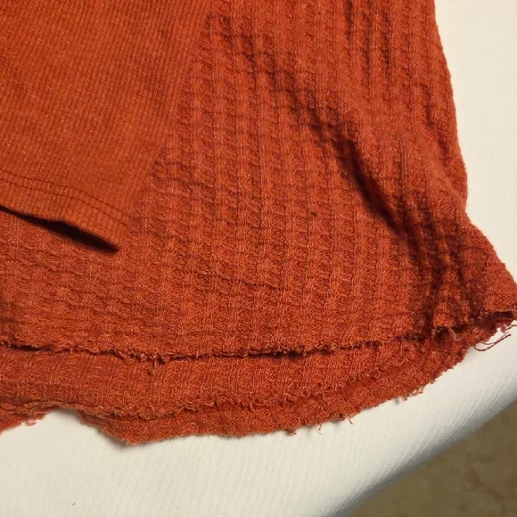 FRYE AND CO. Rust Graphic Long Sleeve Top - Picture 4 of 5